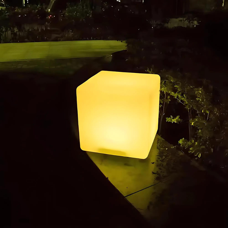 Lampe LED jardin télécommandée – Éclairage extérieur cubique élégant et décoratif