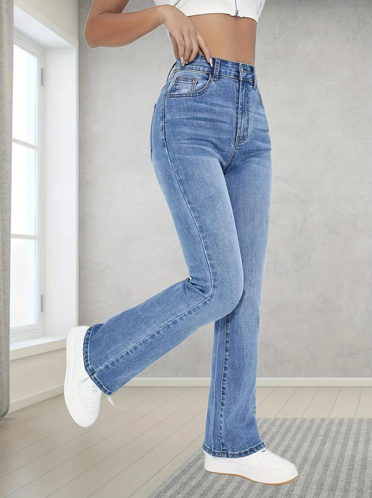 Jeans bootcut femme – Denim bleu clair tendance et confortable